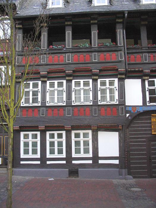 Zustand 2005 nach Fasssadenteilrestauration Zustand 2005 nach Fasssadenteilrestauration